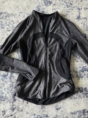 Lululemon Find Your Bliss Reversible Jacket in a Black and Heather Gray